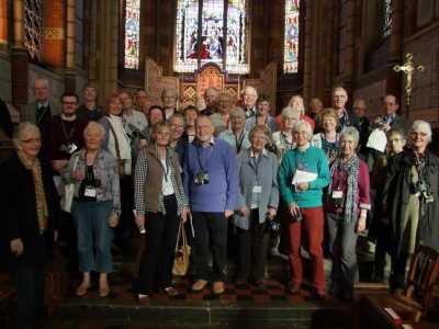 Friends in Rugby School Chapel (c) Stained Glass Museum